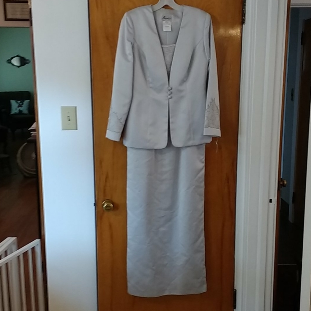 NWT Michaelangelo Silver Satin & Lace 👗 W/Jacket